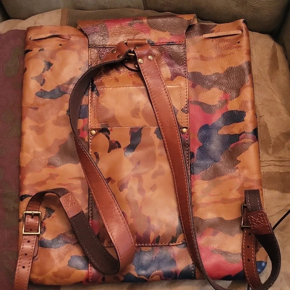 NWOT Gorgeous Patricia Nash Leather Camo Backpack - Picture 2 of 10